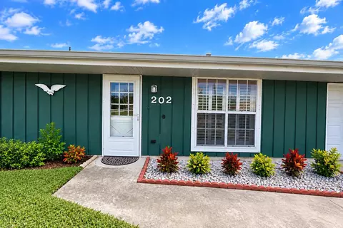 202 SW Oakridge Dr, Port Saint Lucie, FL 34984