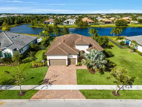 9113 Balsamo Dr, Palm Beach Gardens, FL 33412