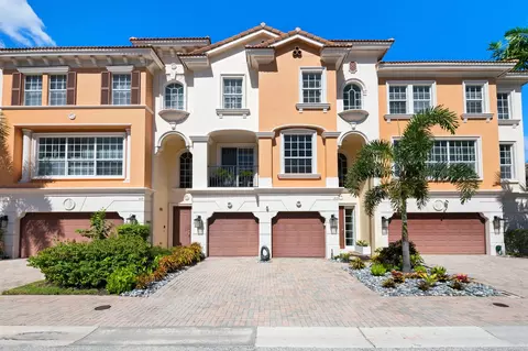 613 NE Francesca Ln, Boca Raton, FL 33487