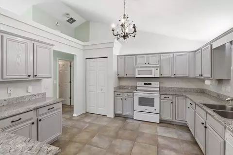Kitchen - 4575 SW 115th St, Ocala, FL 34476 photo 2 of 4