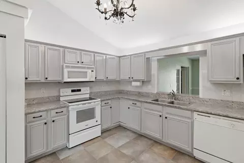 Kitchen - 4575 SW 115th St, Ocala, FL 34476 photo 3 of 4