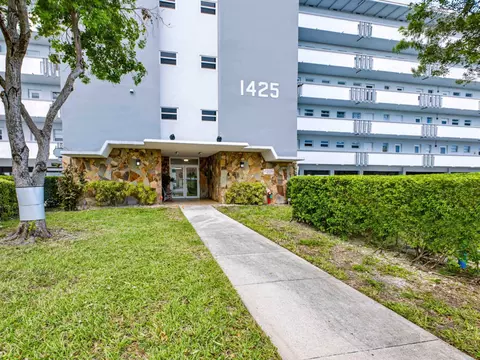 1425 Atlantic Shores Blvd #307, Hallandale Beach, FL 33009