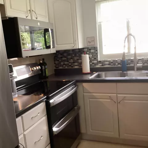 153 Camden G, West Palm Beach, FL 33417
