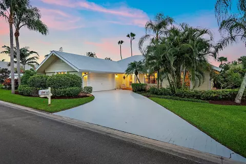 10690 SE Jupiter Narrows Dr, Hobe Sound, FL 33455