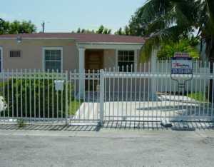 658 W 35 St, Hialeah, FL 33012 photo 1