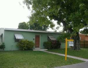 1072 E 19 St, Hialeah, FL 33013 photo 1