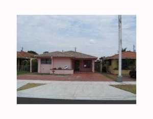635 E 29 St, Hialeah, FL 33013 photo 1