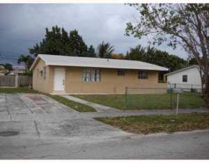 1115 W 70 Pl, Hialeah, FL 33014 photo 1