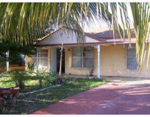 881 SE 2 Pl, Hialeah, FL 33010 photo 1
