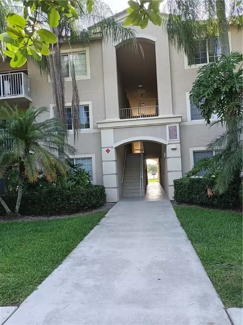 5051 Wiles Rd #202, Coconut Creek, FL 33073