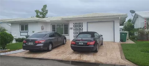 8208 NW 57th Pl, Tamarac, FL 33321