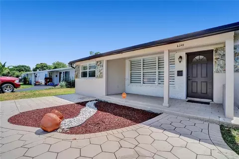 2341 Kingston Dr, Miramar, FL 33023 photo 1
