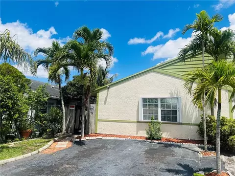 7165 SW 11th Ct, North Lauderdale, FL 33068