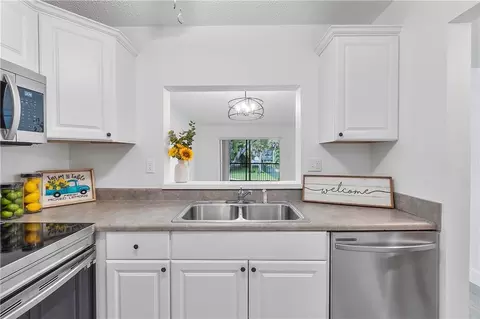4275 NW 89th Ave #202, Coral Springs, FL 33065