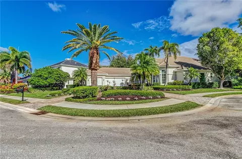 124 Pembroke Dr, Palm Beach Gardens, FL 33418