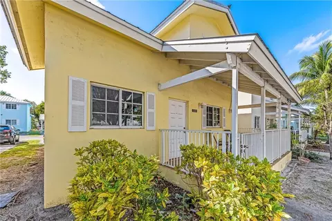 330 NW 20th St #13, Miami, FL 33136
