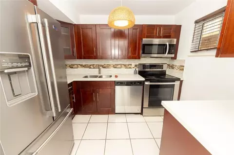 4235 N University #205, Sunrise, FL 33351
