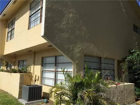 2582 Coral Springs Dr #82, Coral Springs, FL 33065