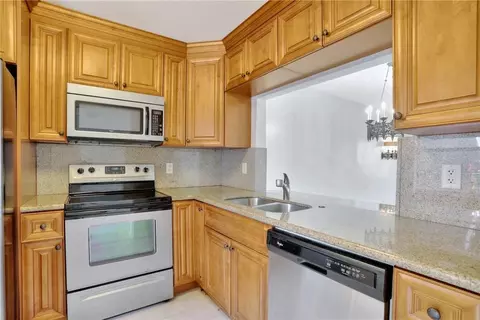 7797 Golf Circle Dr #101, Margate, FL 33063