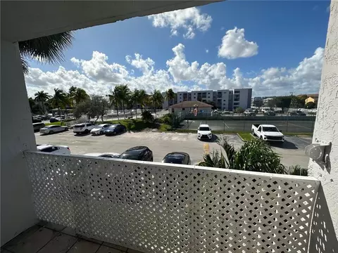 8075 NW 7th St #217, Miami, FL 33126