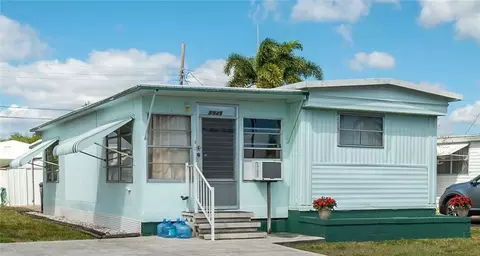 8949 Oak St, Boynton Beach, FL 33436