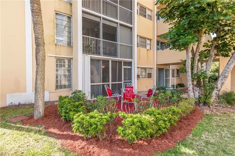 952 NE 199th #114, Miami, FL 33179
