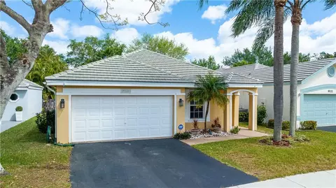 9121 Lake Park, Davie, FL 33328