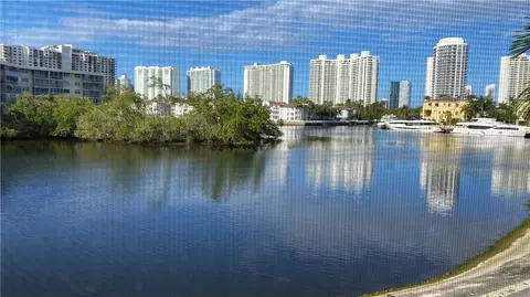 3030 Marcos Dr #T201, Aventura, FL 33160