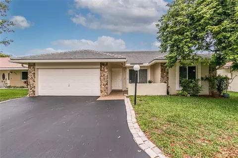 9531 Shadow Wood Ln, Coral Springs, FL 33071