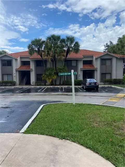 3290 Coral Lk #3290, Coral Springs, FL 33065