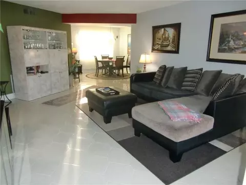 4401 NW 41 St #404, Lauderdale Lakes, FL 33319