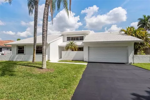 9761 NW 10th St, Plantation, FL 33322