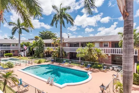 160 NE 8th #3A, Hallandale Beach, FL 33009