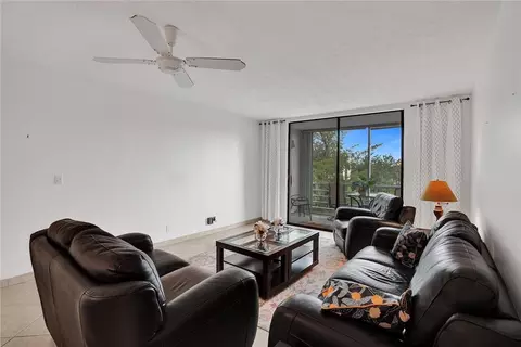 2871 Somerset #316, Lauderdale Lakes, FL 33311