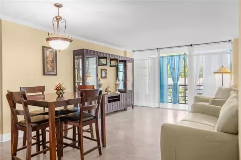 120 Royal Park Dr #2H, Oakland Park, FL 33309