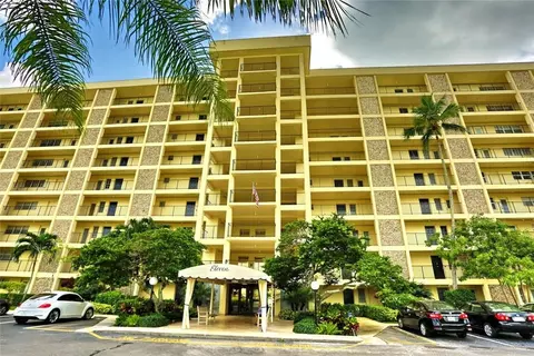 3200 N Palm Aire Dr #402, Pompano Beach, FL 33069