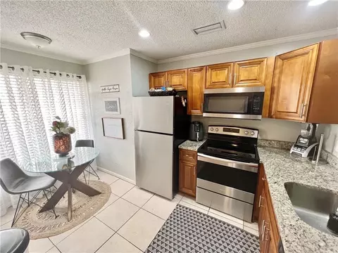 2546 Riverside Dr #221, Coral Springs, FL 33065