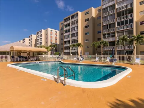 420 NE 12th Ave #306, Hallandale Beach, FL 33009