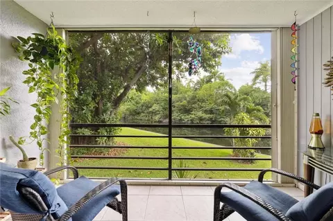 104 Royal Park Dr #2G, Oakland Park, FL 33309