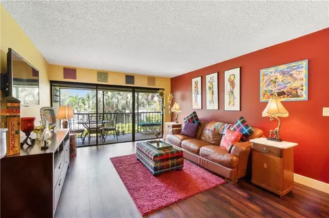 200 Lakeview Dr #210, Weston, FL 33326