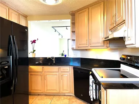 117 Lake Emerald Dr #309, Oakland Park, FL 33309