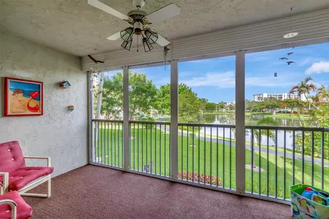 2112 S Cypress Bend Dr #208, Pompano Beach, FL 33069