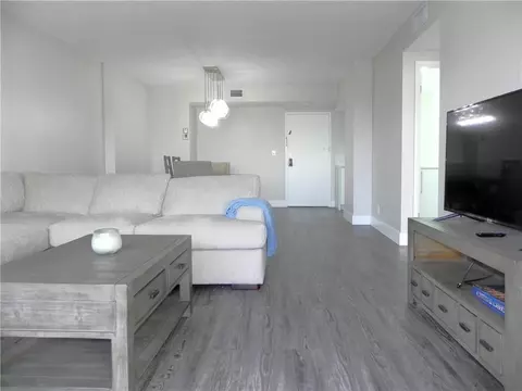 4330 Hillcrest #308, Hollywood, FL 33021