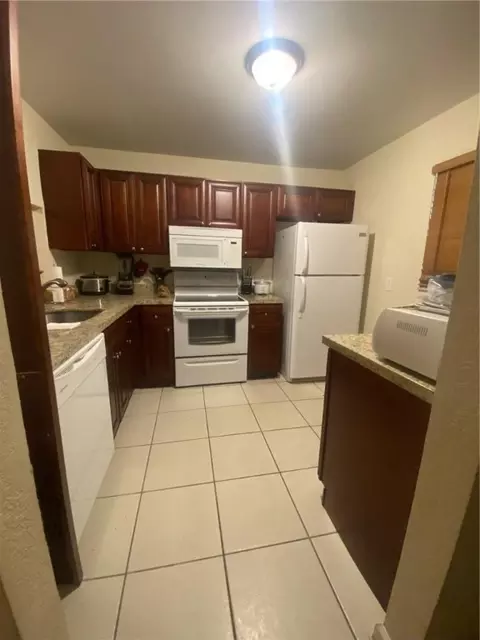3905 N Nob Hill Rd #100, Sunrise, FL 33351