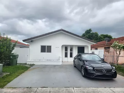 2624 W 72nd St, Hialeah, FL 33016