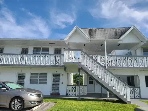 52 NE 204th St #25, Miami Gardens, FL 33179