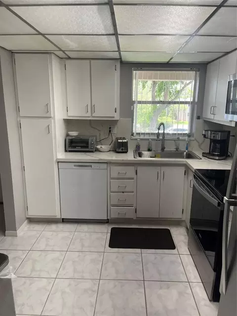 8523 Old Country #521, Davie, FL 33328