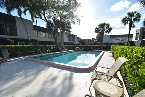 6800 NW 5th St #101, Plantation, FL 33317