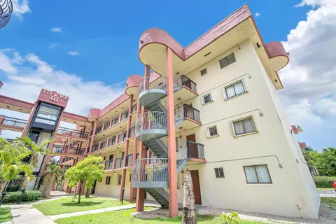 5420 21st Ct #211, Hialeah, FL 33016