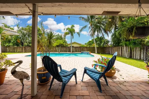2548 NW 37th St, Boca Raton, FL 33434